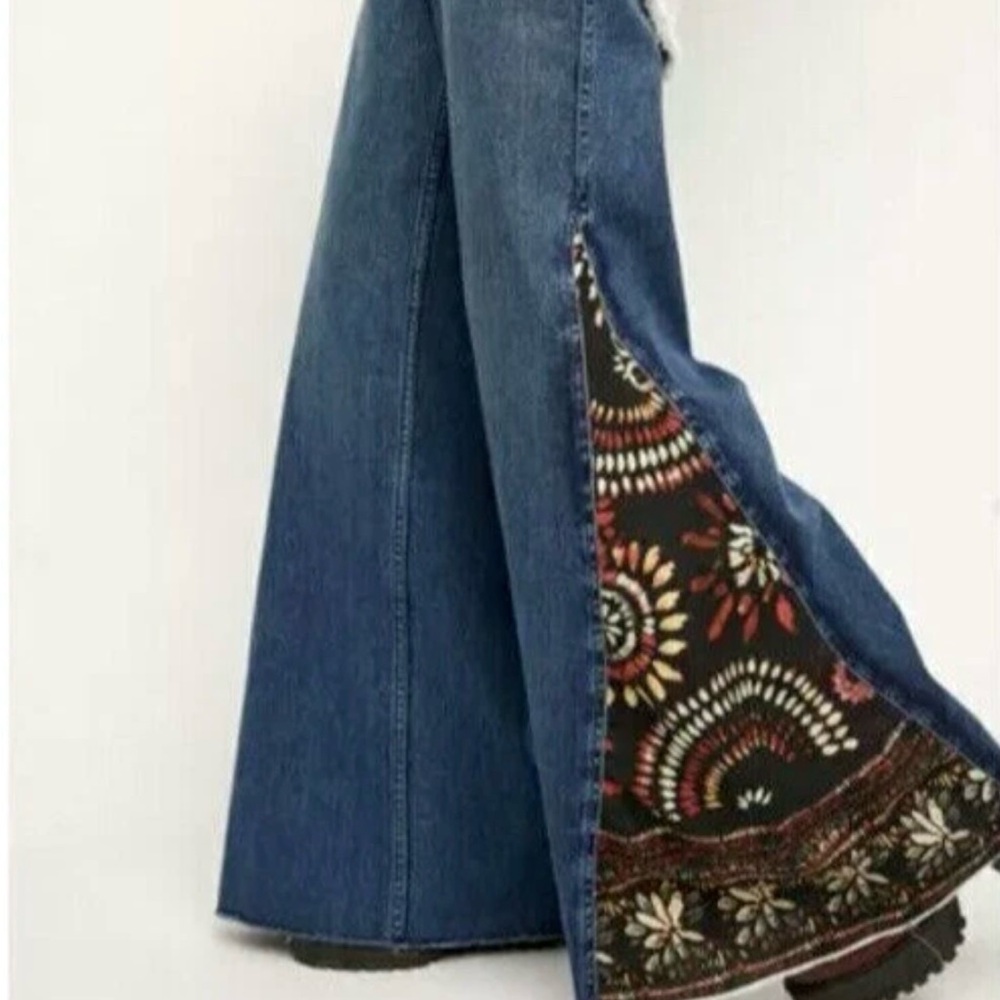 Free People Fabulous Funky MUST HAVE Wide Leg
Jeans NWT